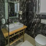 Hotel Ioni-an *