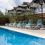 Ioni-an Hotel *