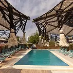 Ioni-an Hotel *